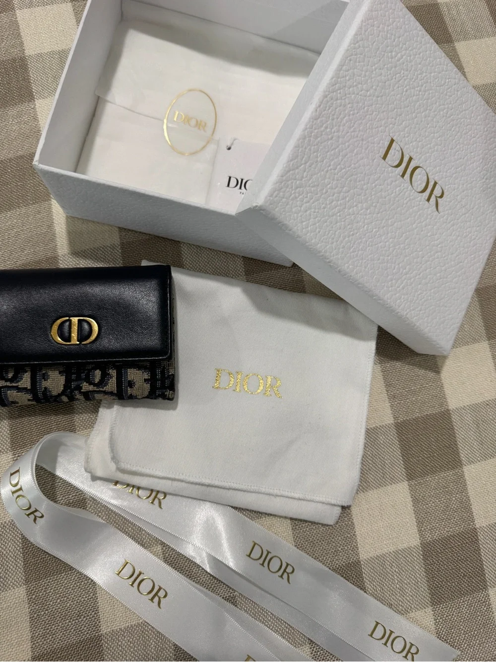 Dior 30 Montaigne Veronia Wallet